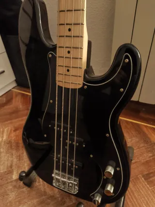 Bajo Eléctrico Squier PJ Bass 4 Cuerdas + Funda