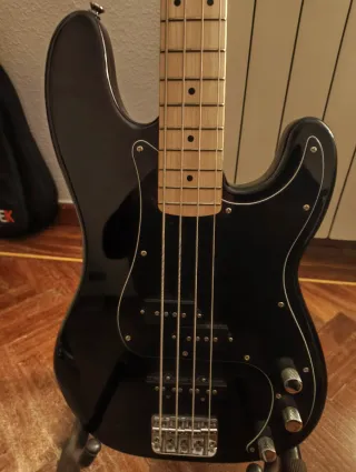 Bajo Eléctrico Squier PJ Bass 4 Cuerdas + Funda