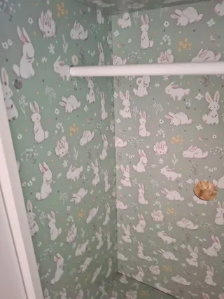 Armario de madera para muñecas