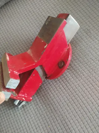 Mordaza de banco de trabajo roja