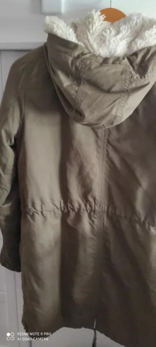 Abrigo Mango Verde Oliva con Capucha