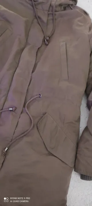 Abrigo Mango Verde Oliva con Capucha