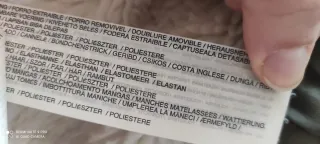 Abrigo Mango Verde Oliva con Capucha