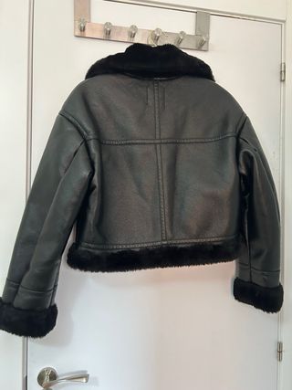Chaqueta Bershka Negra Pelo Sintético