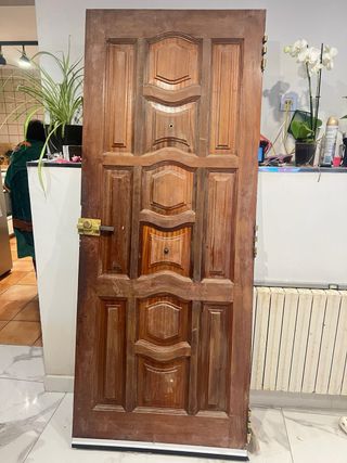 Puerta madera maciza entrada