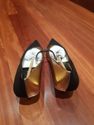 Zapatos Zara fiesta negros y dorados