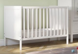 Cuna IKEA blanca perfecto estado se convierte