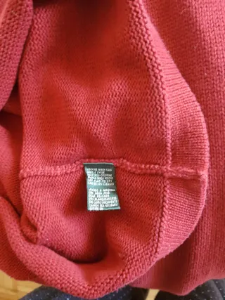 Jersey Rojo Cuello V. Ralf Laurent.  Talla M.38