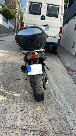BMW F800R Negra y Blanca