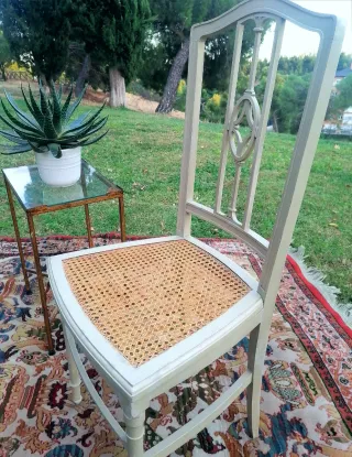 PRECIOSA SILLA ANTIGUA asiento fibra natural