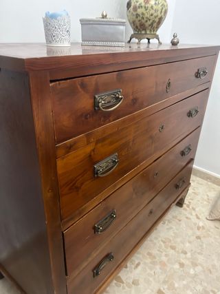 Cómoda antigua de madera