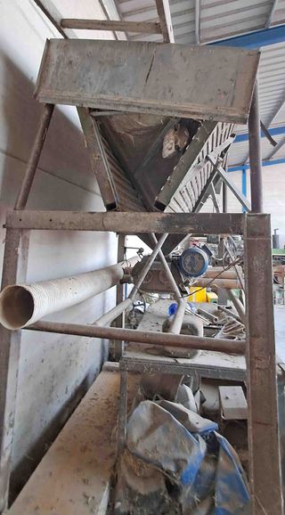 Maquina alimento para caballos.