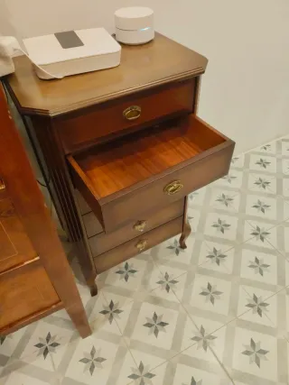 Cajonera de madera marrón