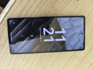 Google Pixel 7a Blanco y Plata