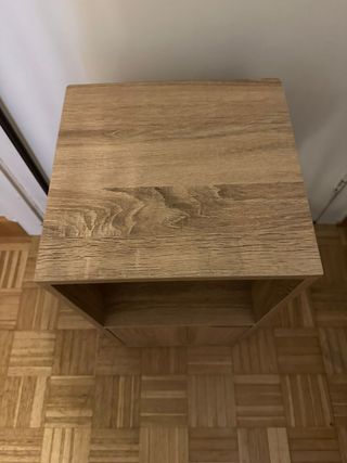 Cómoda de madera con cajón