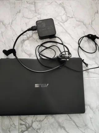 Portátil ASUS Plata y Negro