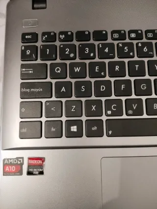 Portátil ASUS Plata y Negro