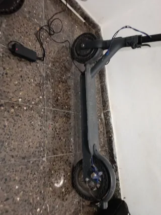 Patinete eléctrico negro