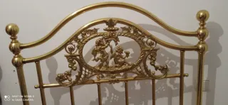 Cama de metal dorada Precio por cama