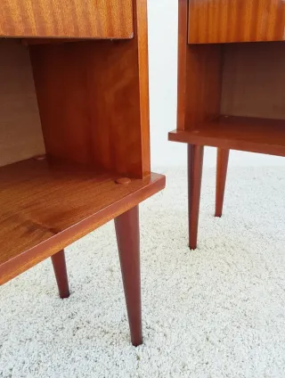 Set 2 mesitas de noche Mid Century. Francia, 60s.