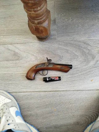 Pistola de juguete antigua