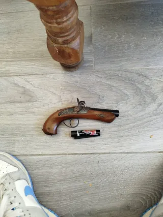 Pistola de juguete antigua