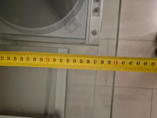 Mesa TV cristal y metal con ruedas