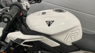 Triumph Street Triple 765 R Blanca