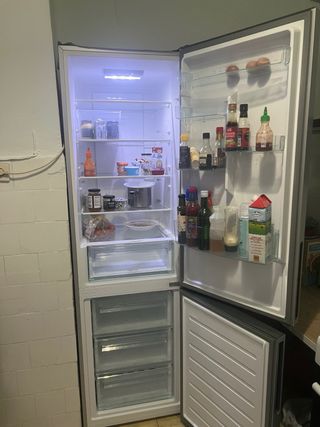 nevera y cocina di butano