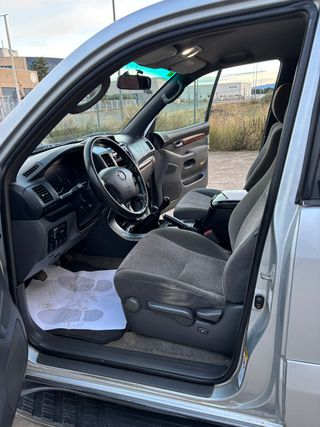 Toyota Land Cruiser 2004