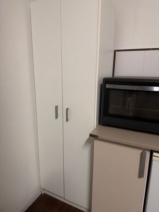 Armario blanco de madera