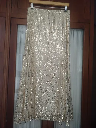 Falda dorada de lentejuelas