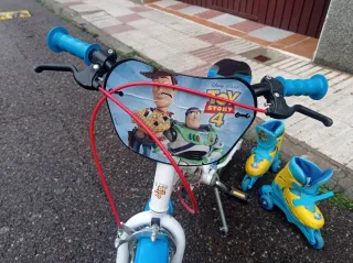Bicicleta Infantil y patines Toy Story