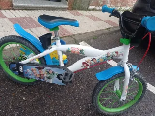 Bicicleta Infantil y patines Toy Story