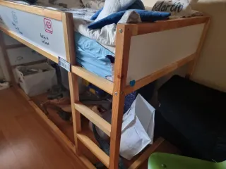 Cama alta Ikea Kura con somier