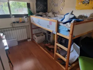 Cama alta Ikea Kura con somier