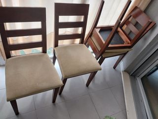 Juego de 5 Sillas de Madera y Tela