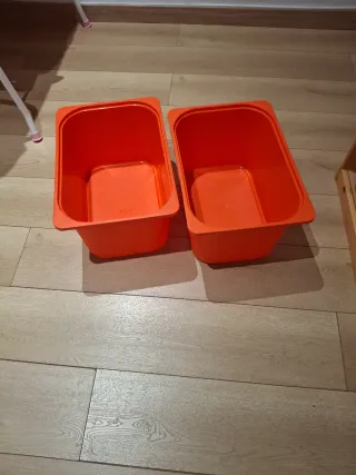 Bandejas naranjas de plástico Trofast