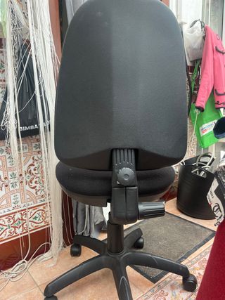 Silla de oficina giratoria negra
