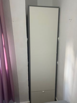 Armario seminuevo gris y blanco