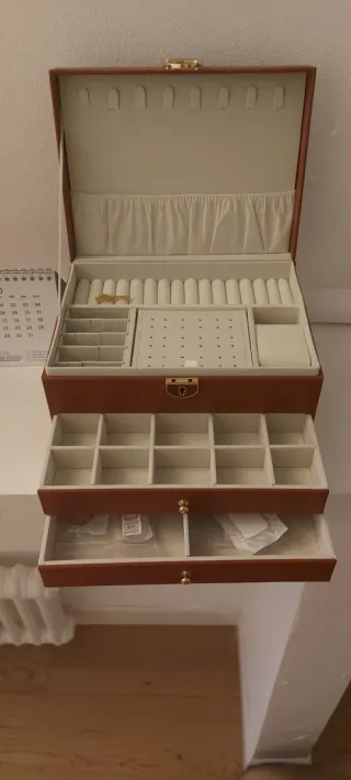 Portagioie grande marrone con dettagli oro