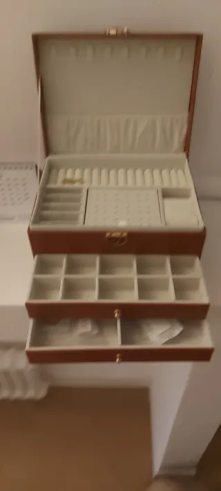 Portagioie grande marrone con dettagli oro