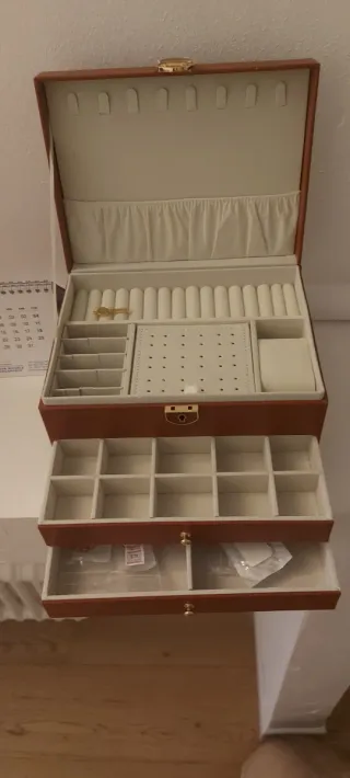 Portagioie grande marrone con dettagli oro