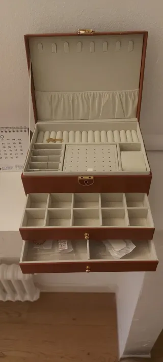 Portagioie grande marrone con dettagli oro