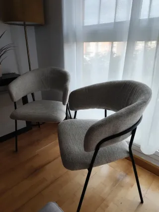 Juego 2 Sillas Beige y Negro