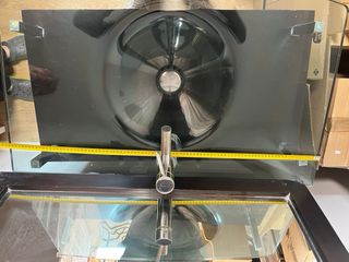 Mueble de baño con lavabo y espejo