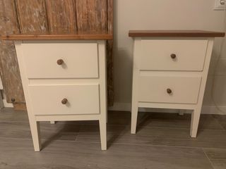 Mesitas de noche Ikea blancas y madera