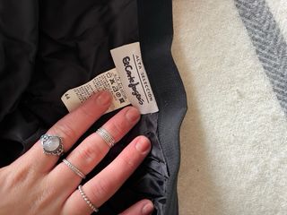 Falda de gasa negra con volantes