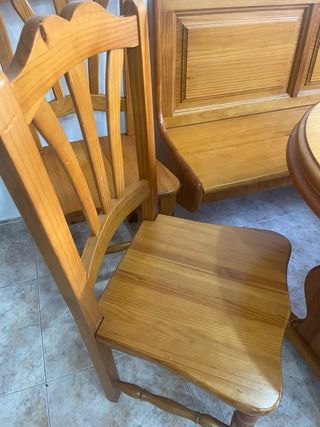 Mesa de pino con banco esquinero y 4 sillas