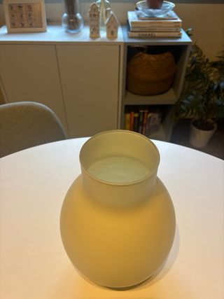 Jarrón H&M Home vidrio beige claro